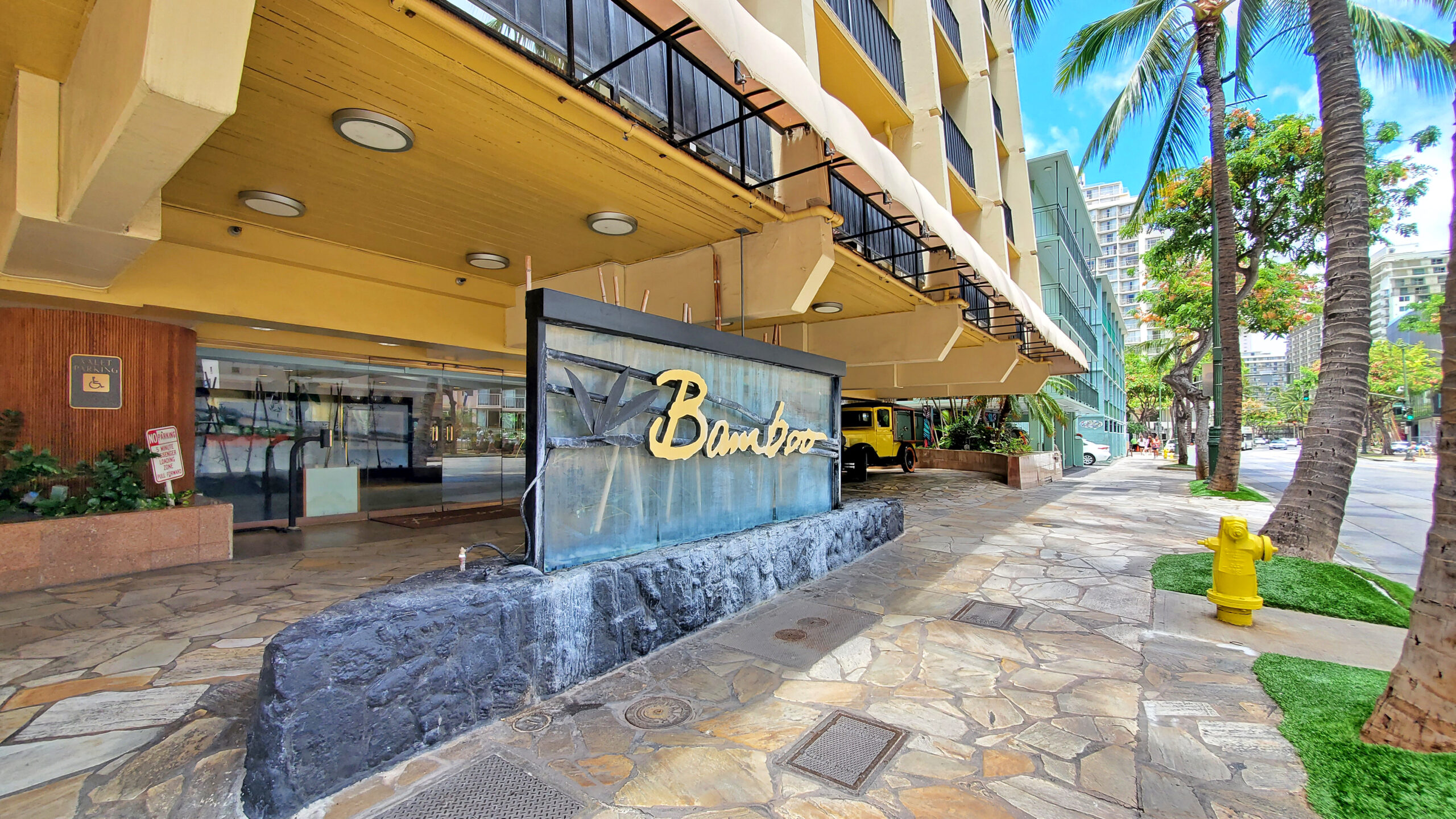 Bamboo Waikiki Entrance